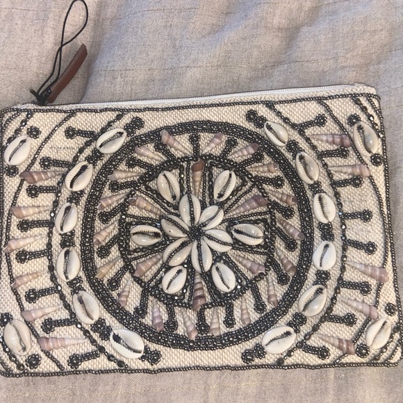 Seashell Cosmetic bag with silver beaded hardware. New - Picture 2 of 2